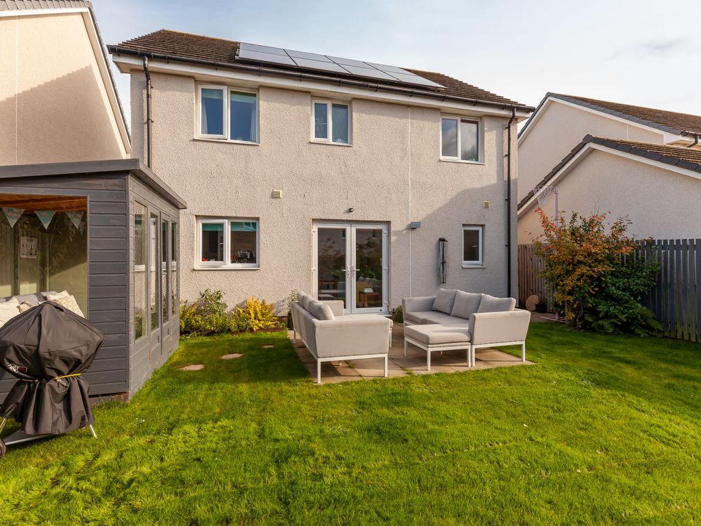 4 bed property for sale in 25 Hillend Road, Winchburgh EH52, £319,995