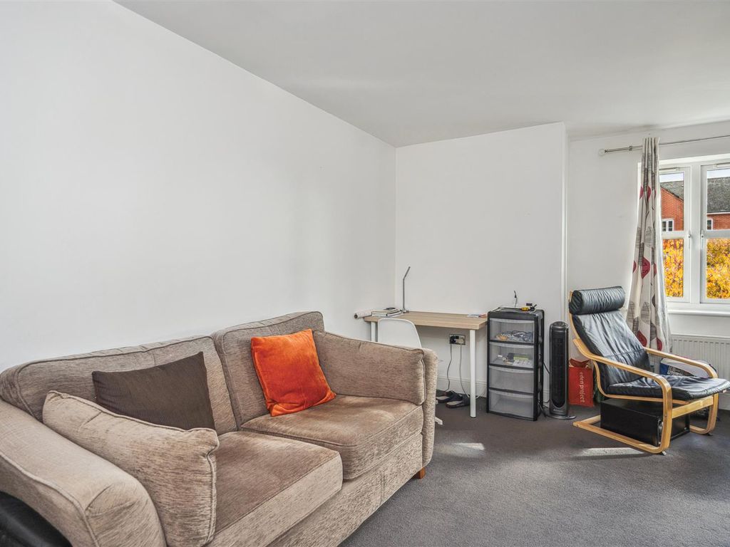 1 bed flat for sale in Coxhill Way, Aylesbury HP21, £165,000