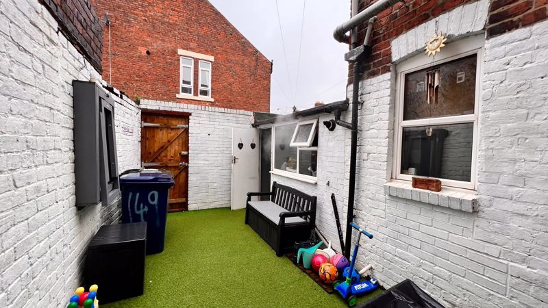 3 bed terraced house for sale in Chillingham Road, Heaton, Newcastle Upon Tyne NE6, £175,000