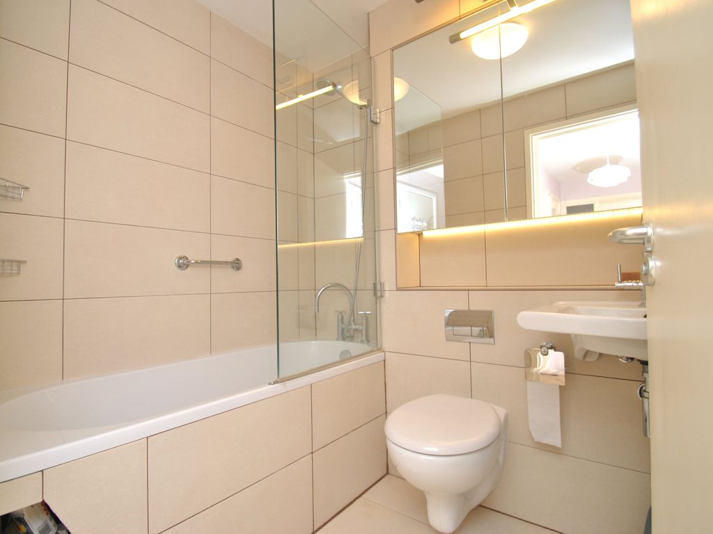 1 bed flat for sale in Gopsall Street, London N1, £460,000