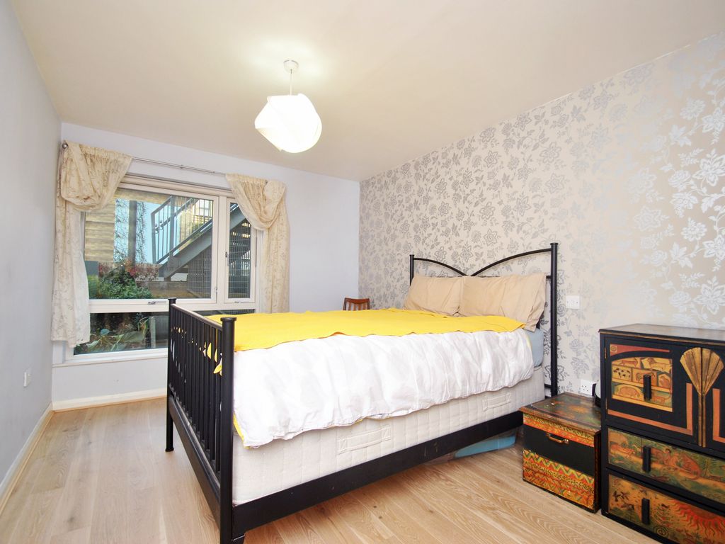 1 bed flat for sale in Gopsall Street, London N1, £460,000