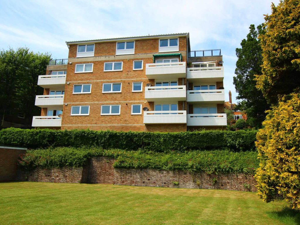 2 bed flat for sale in Baslow Road, Eastbourne BN20, £320,000