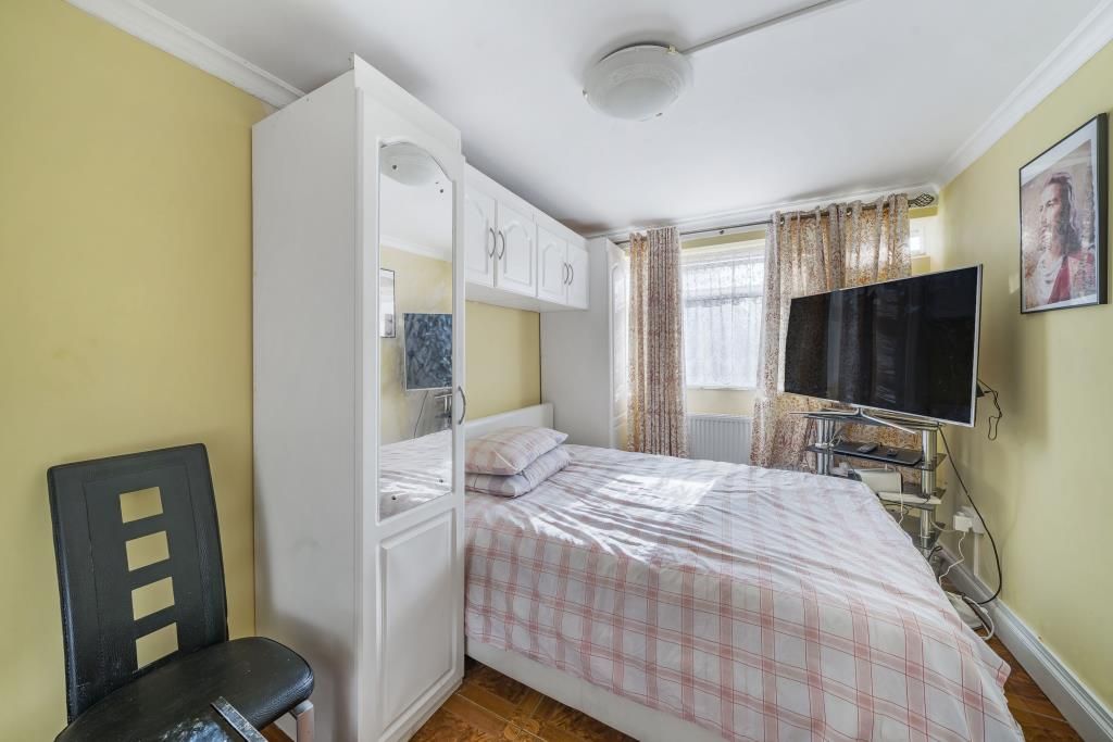 2 bed flat for sale in Stoke Newington, London N16, £475,000