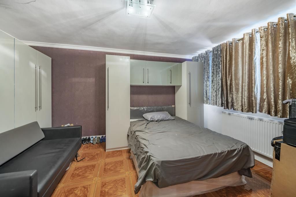 2 bed flat for sale in Stoke Newington, London N16, £475,000