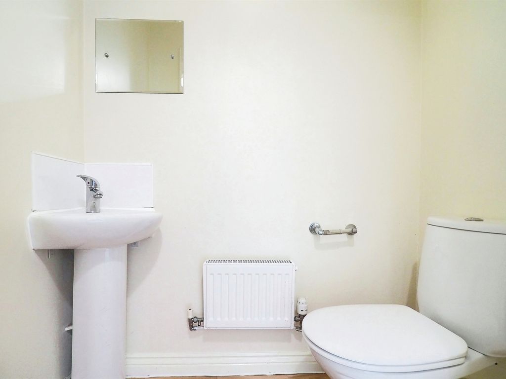 3 bed town house for sale in Avon Place, Salisbury SP1, £300,000