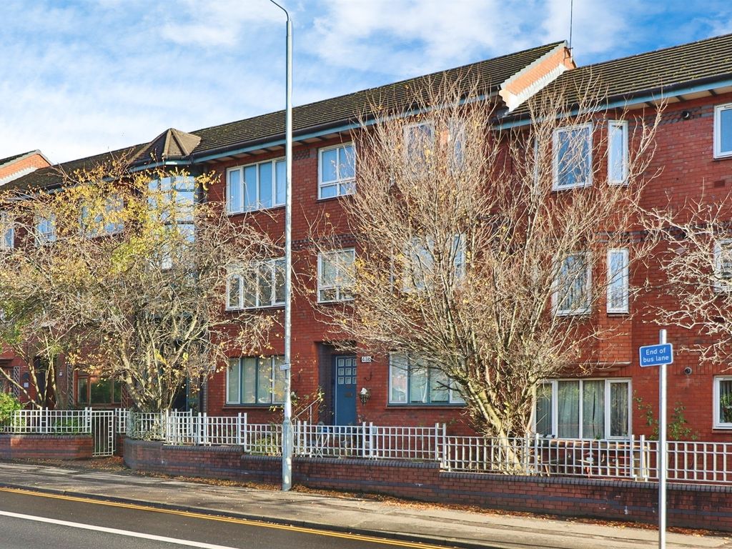 2 bed flat for sale in Maryhill Road, Glasgow G20, £120,000