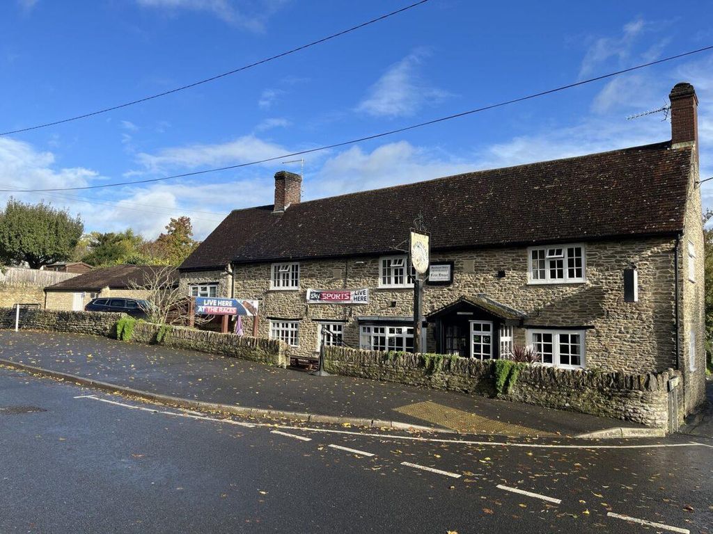 Leisure/hospitality for sale in The Bird In Hand, Henstridge, Templecombe BA8, £460,000