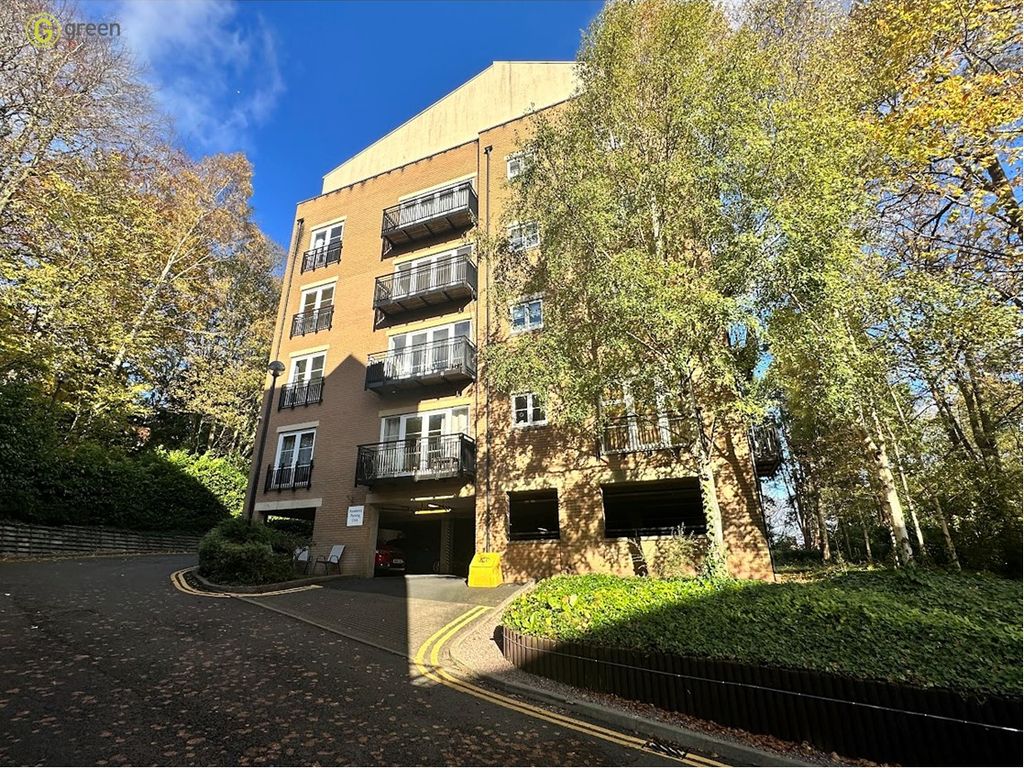 2 bed flat for sale in Caversham Place, Sutton Coldfield B73, £275,000