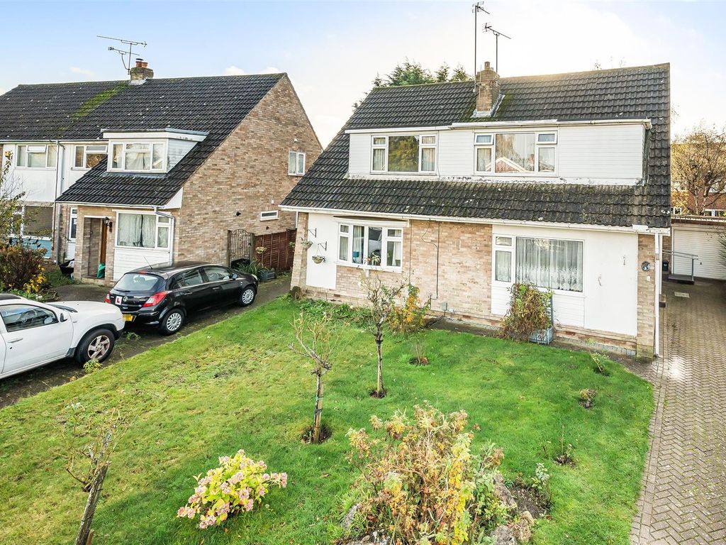 3 bed property for sale in Quentin Road, Woodley, Berkshire RG5, £435,000