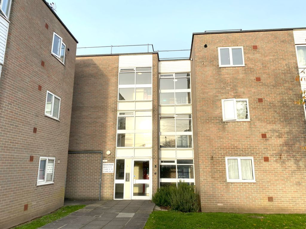 1 bed flat for sale in Rowan Road, Havant PO9, £150,000