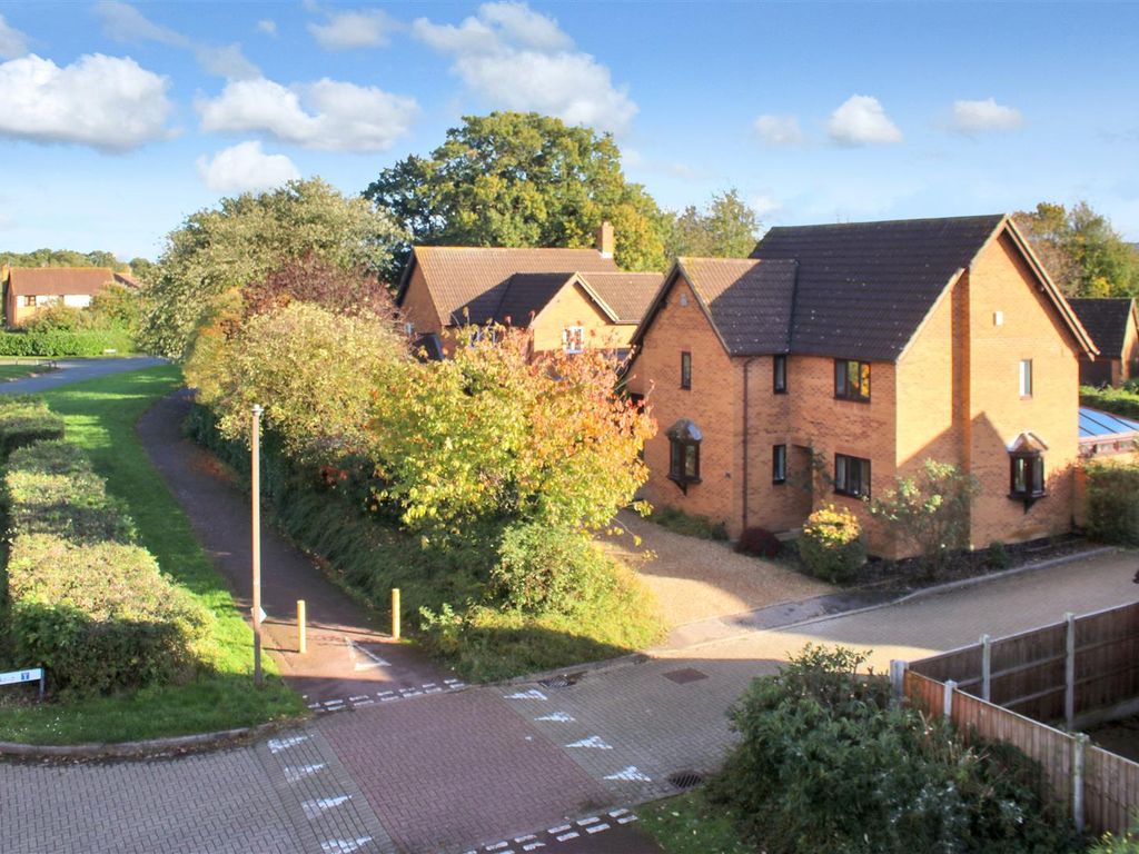 4 bed detached house for sale in Cranberry Close, Walnut Tree, Milton Keynes MK7, £525,000