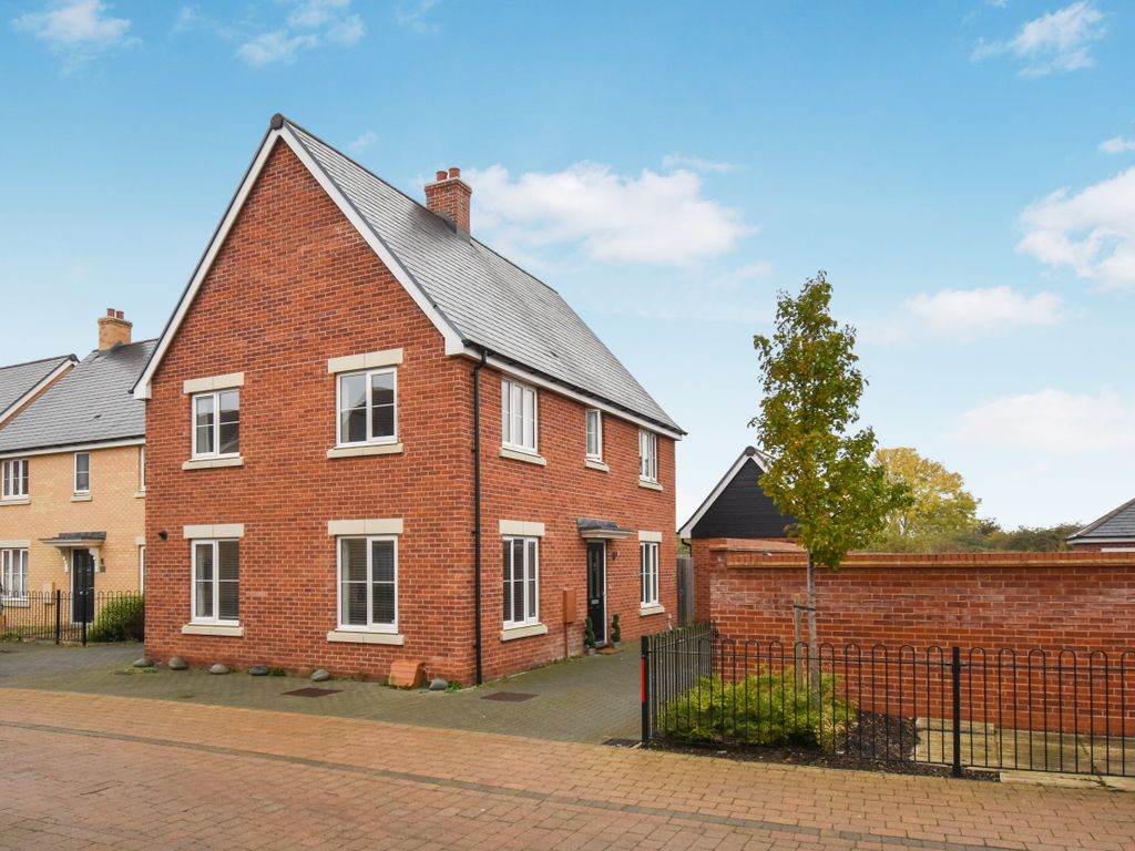 4 bed detached house for sale in Finzi Grove, Biggleswade SG18, £475,000