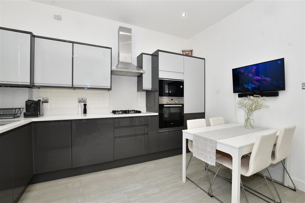 1 bed flat for sale in Brigstock Road, Thornton Heath, Surrey CR7, £250,000