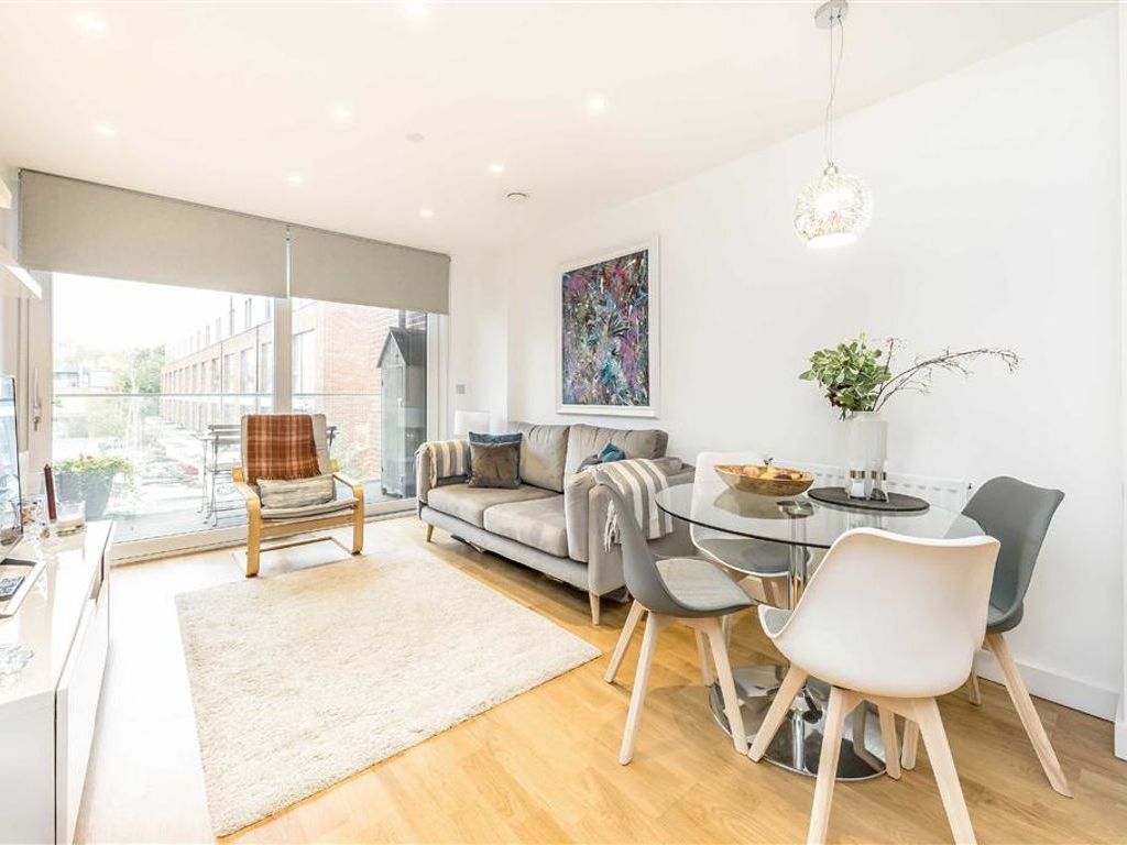 1 bed flat for sale in Clapham Road, London SW9, £475,000