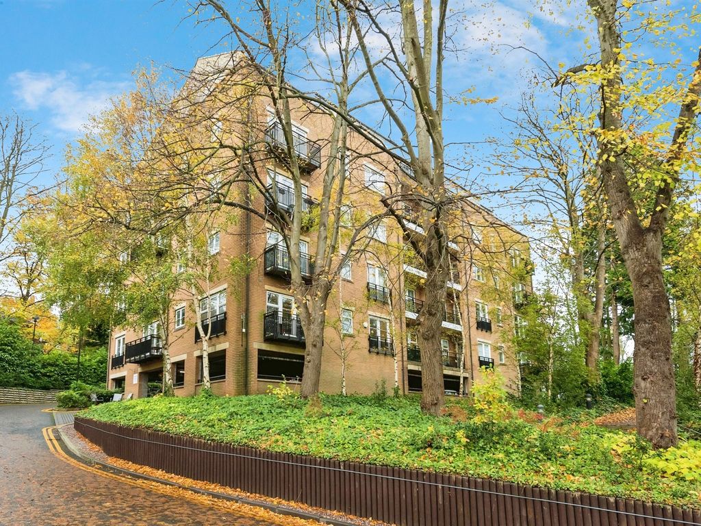 2 bed flat for sale in Caversham Place, Sutton Coldfield B73, £260,000