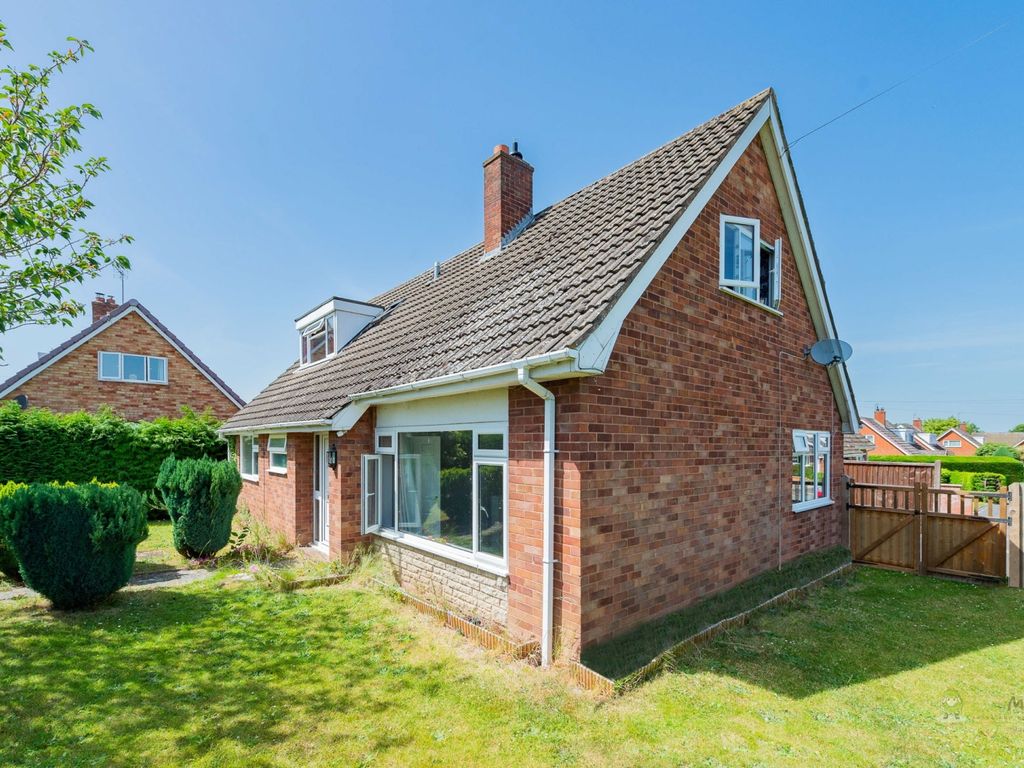 4 bed detached bungalow for sale in The Oval, Bicton, Shrewsbury SY3, £310,000