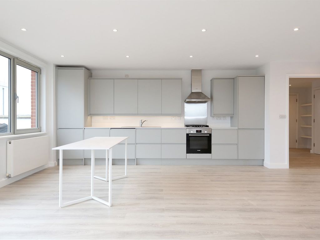 3 bed flat for sale in Eden Grove, London N7, £1,000,000