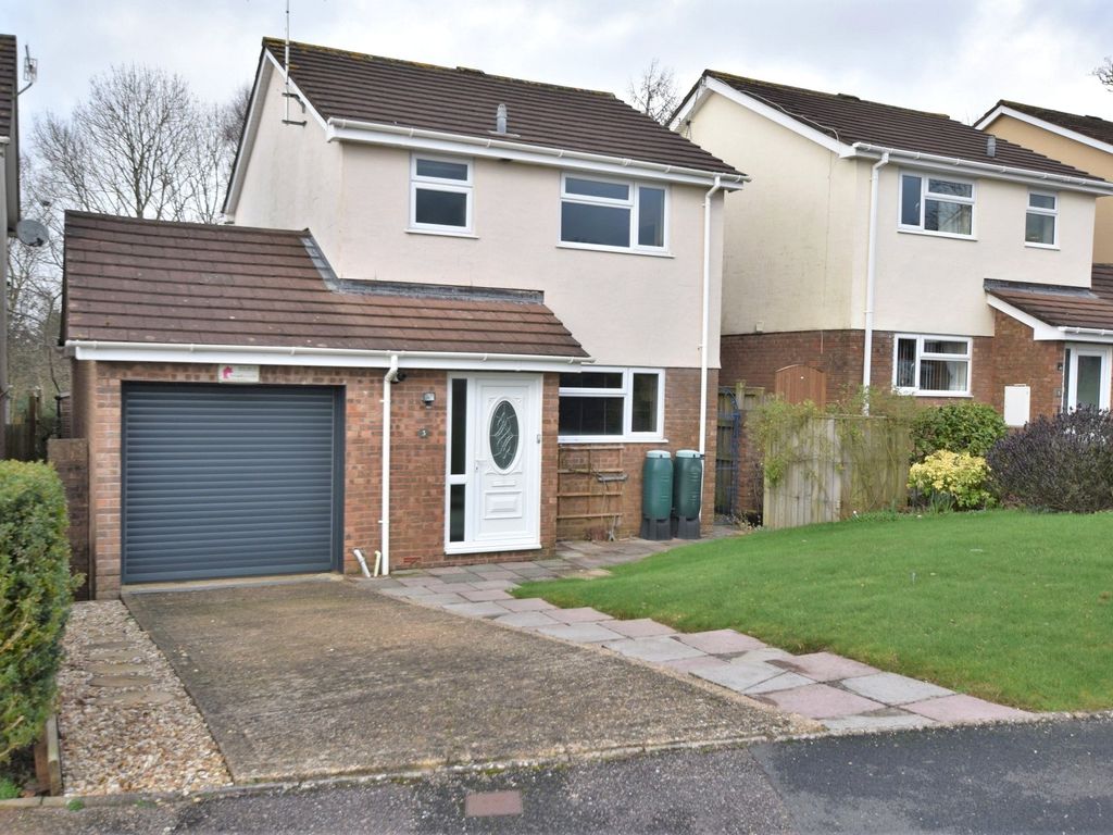 3 bed detached house to rent in Haydons Park, Honiton, Devon EX14, £1,300 pcm