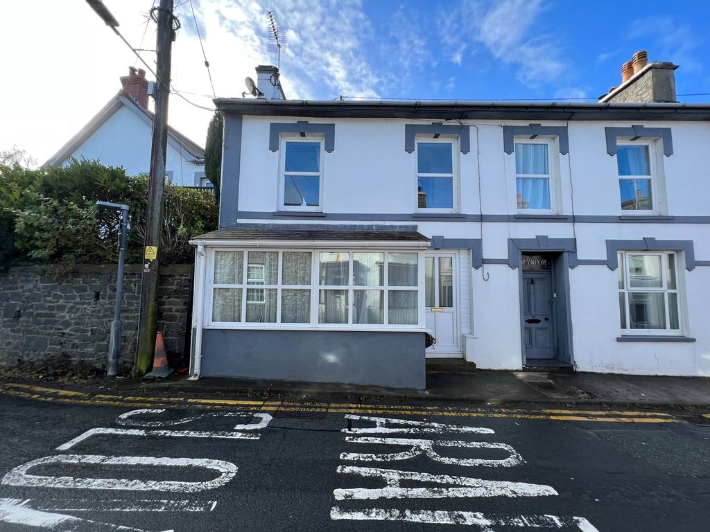 1 bed flat for sale in George Street, New Quay SA45, £125,000