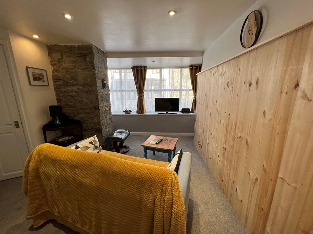1 bed flat for sale in George Street, New Quay SA45, £125,000