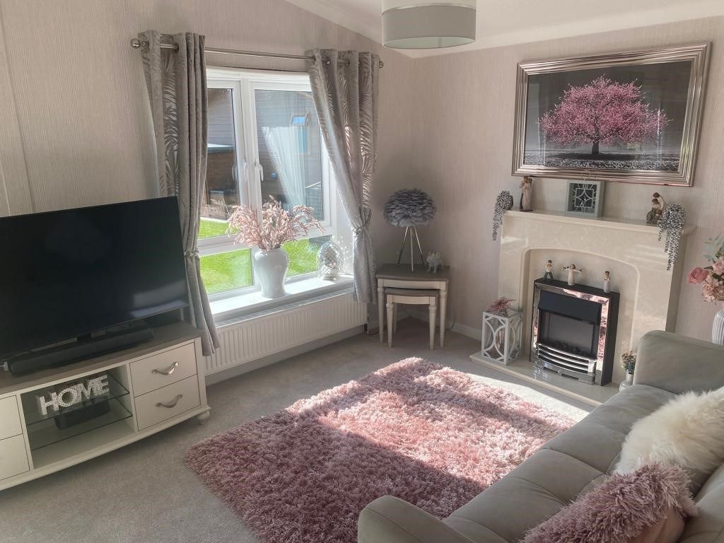 2 bed mobile/park home for sale in Conifer Crescent, Lytham Road, Lawnsdale Country Park, Lytham St Annes FY8, £167,995