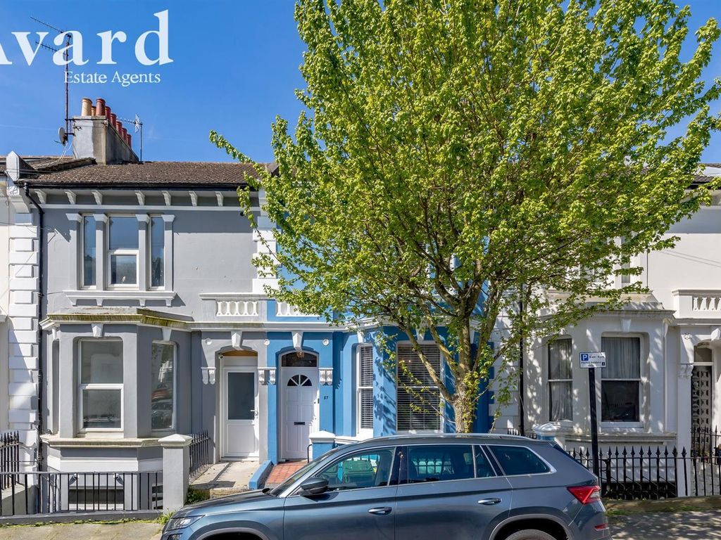 2 bed flat to rent in Warleigh Road, Brighton BN1, £1,600 pcm