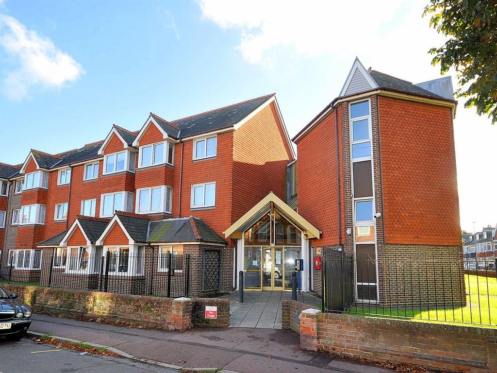 1 bed flat for sale in Belmore Road, Eastbourne BN22, £110,000