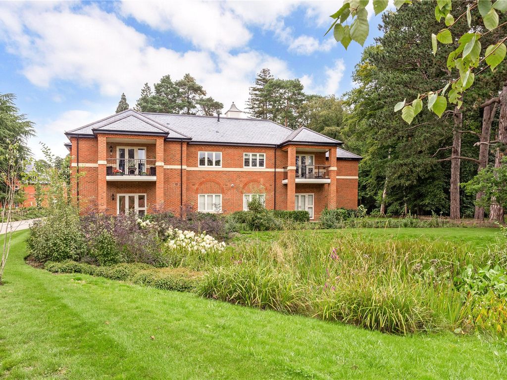 2 bed flat for sale in Seymour Drive, Ascot, Berkshire SL5, £695,000