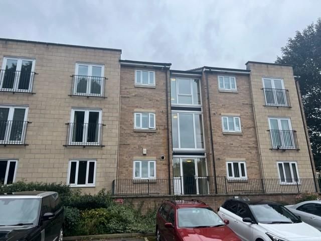 2 bed flat for sale in Crag View, Idle, Bradford BD10, £89,950