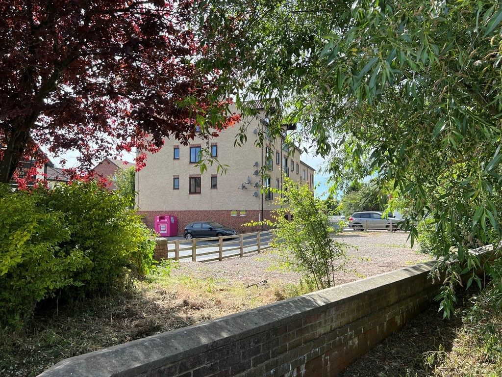 2 bed flat for sale in Mill Lane, Boroughbridge, York YO51, £125,000