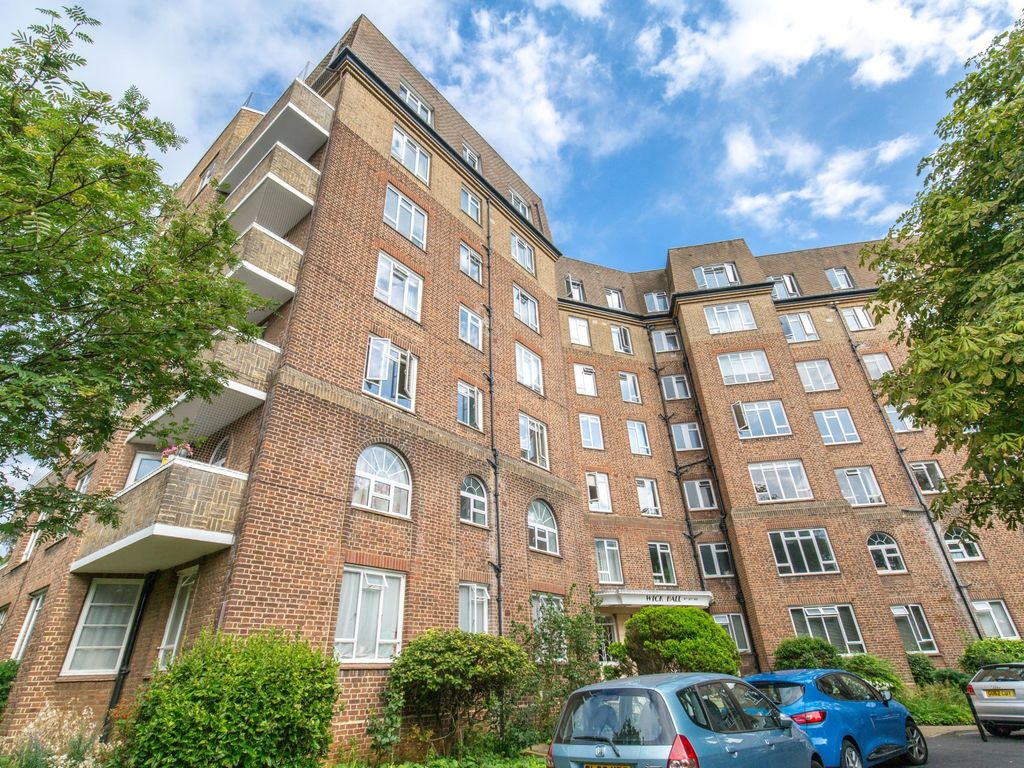 2 bed flat for sale in Wick Hall, Furze Hill, Hove BN3, £425,000