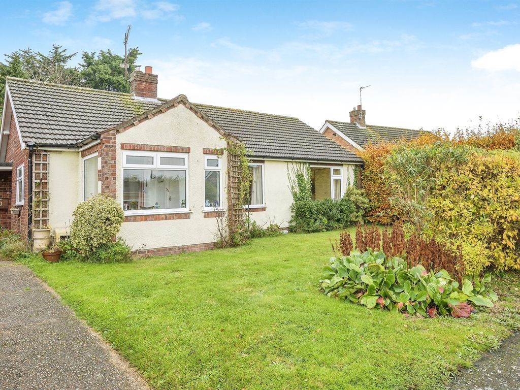 3 bed detached bungalow for sale in Bradfield Close, North Walsham NR28, £300,000