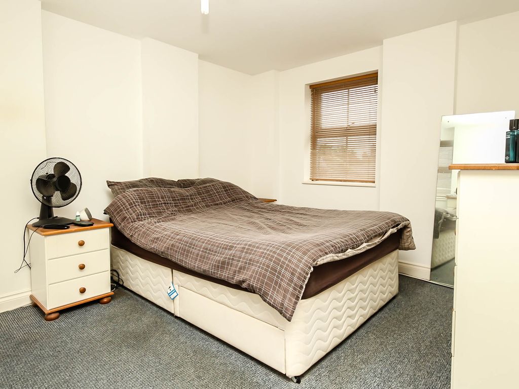 2 bed flat for sale in Prince Street, Earls Barton, Northampton NN6, £160,000