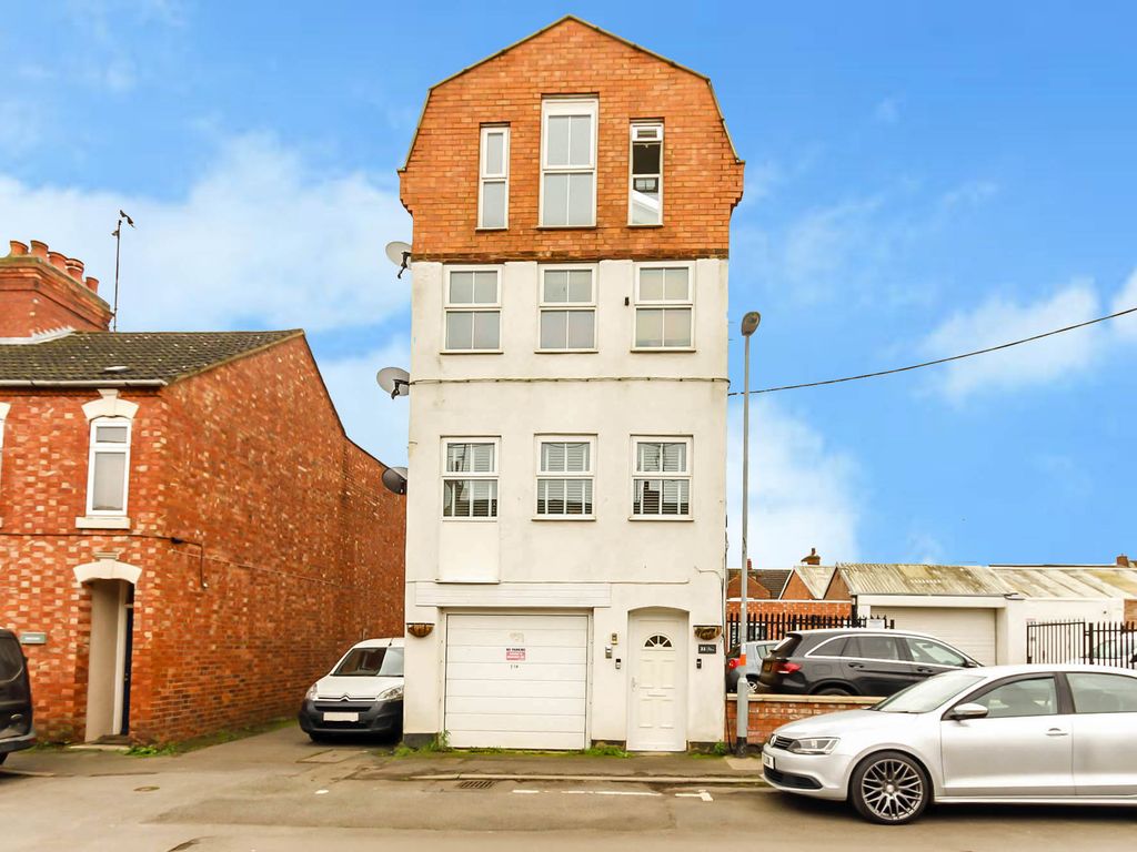 2 bed flat for sale in Prince Street, Earls Barton, Northampton NN6, £160,000