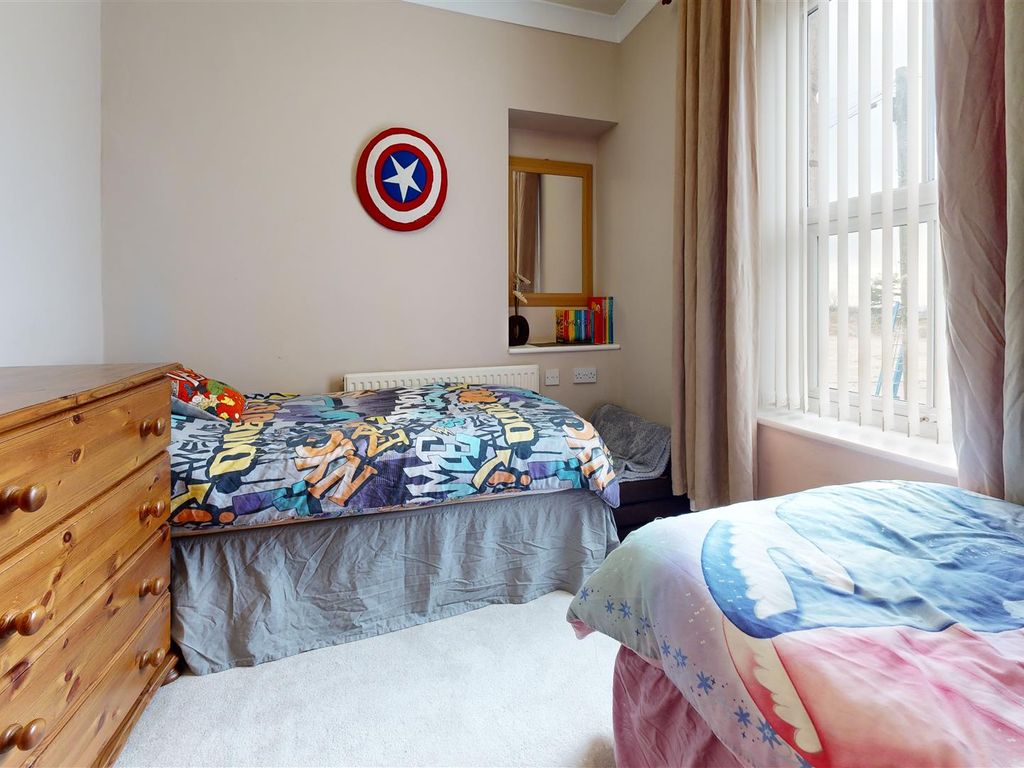 2 bed property for sale in St. Georges Road, Portland DT5, £200,000