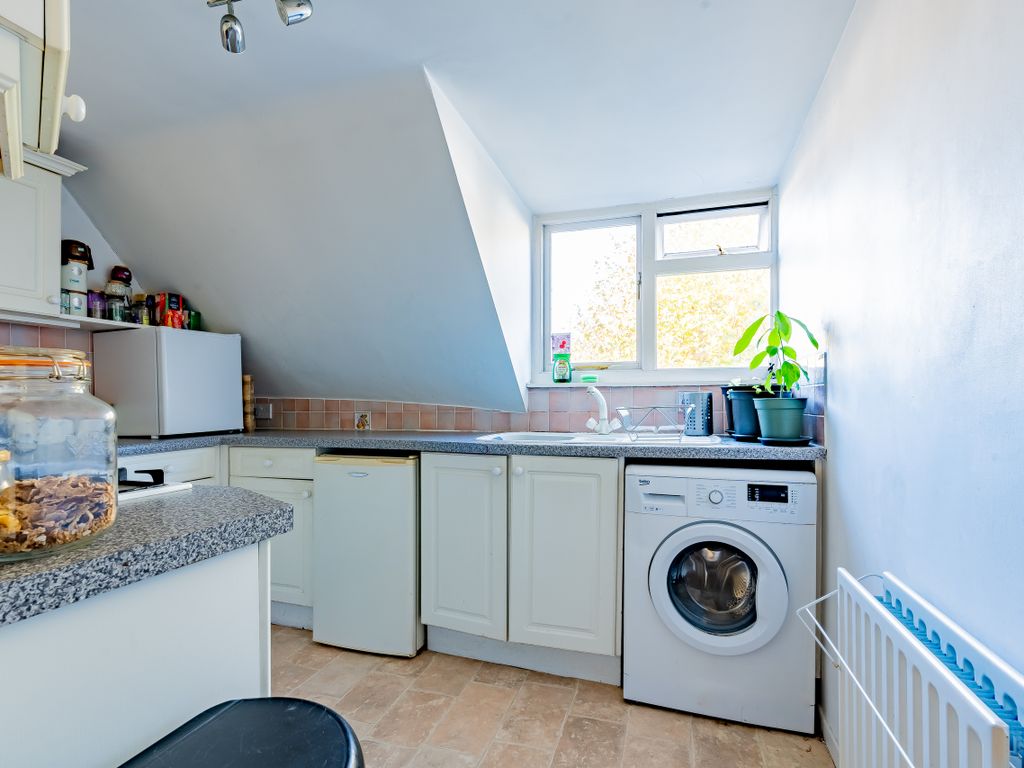 1 bed flat for sale in Top Floor Flat, Hotwell Road, Bristol BS8, £225,000