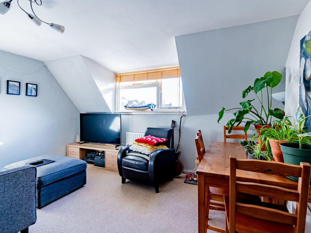 1 bed flat for sale in Top Floor Flat, Hotwell Road, Bristol BS8, £225,000