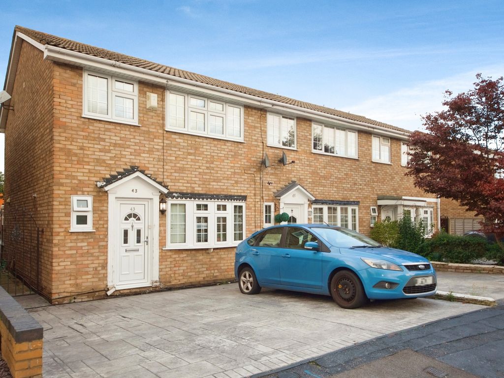 3 bed end terrace house for sale in Amberley Way, Romford RM7, £395,000