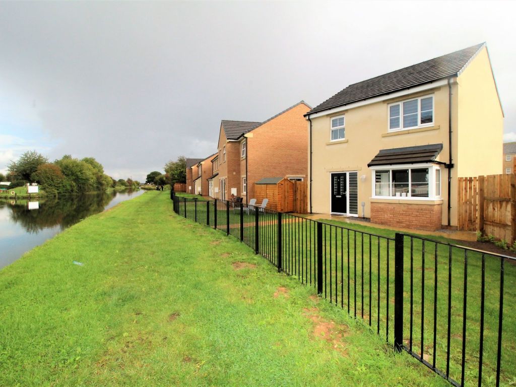 3 bed detached house for sale in Plot 68, Marina View, Stainforth DN7, £220,500