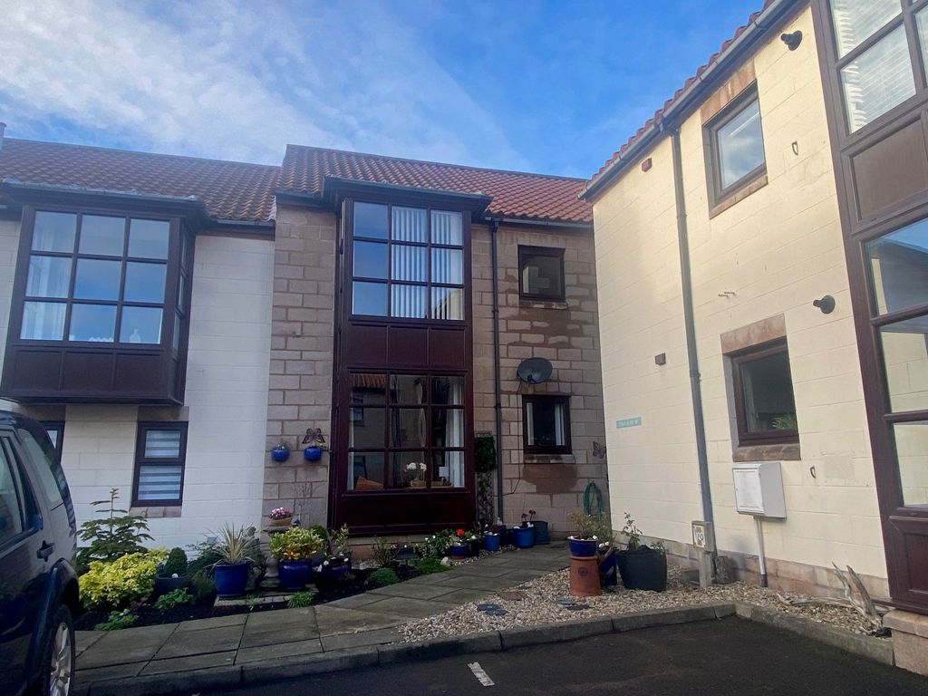 2 bed flat for sale in Cleet Court, Berwick Upon Tweed TD15, £130,000