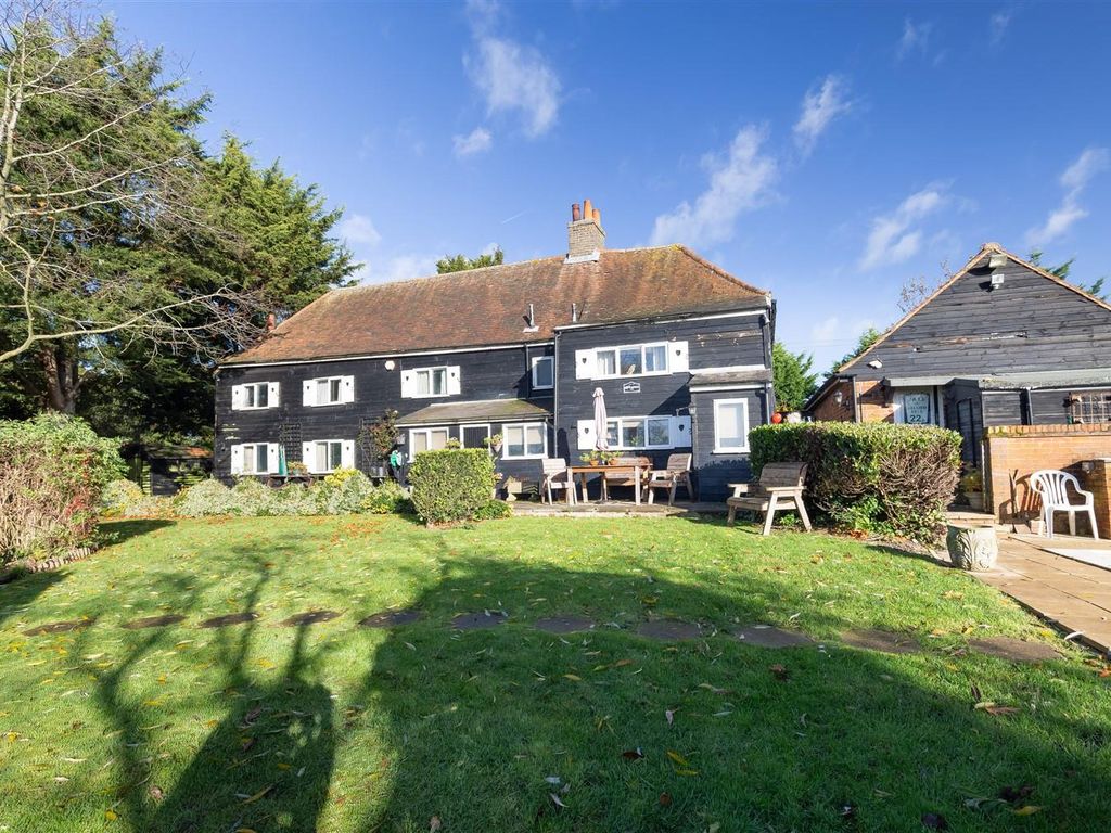 5 bed detached house for sale in Rye Hill Road, Rye Hill, Thornwood CM18, £925,000