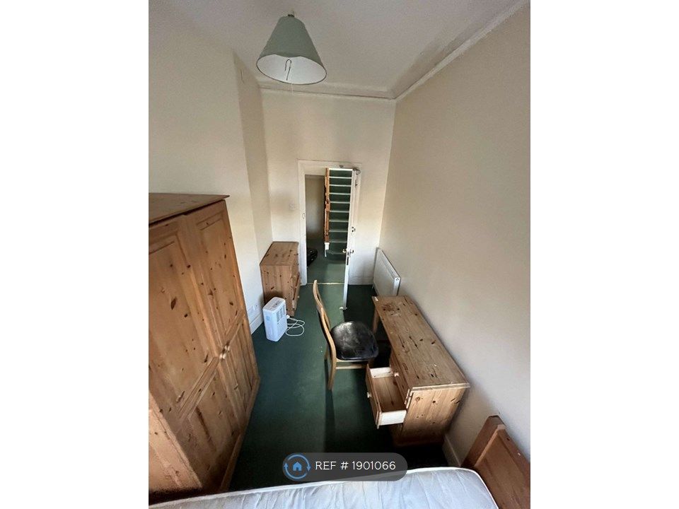 Room to rent in Haldon Road, Exeter EX4, £520 pcm