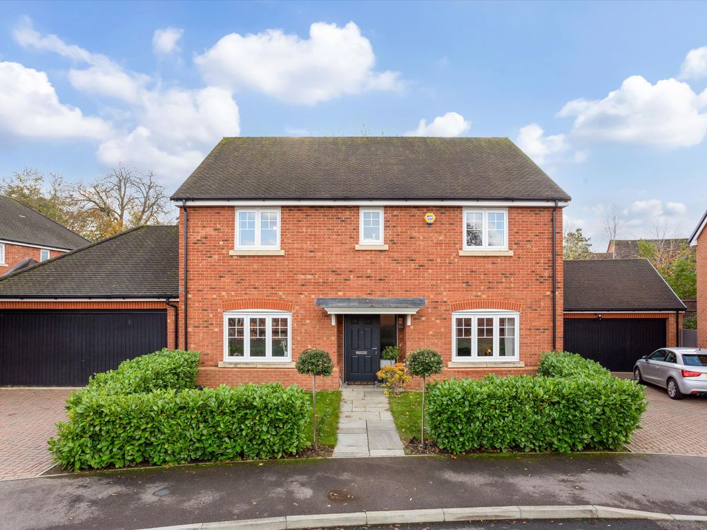 4 bed detached house for sale in Magna Carta Close, Odiham, Hook, Hampshire RG29, £880,000