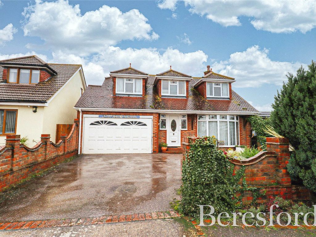 4 bed detached house for sale in High View, St. Lawrence CM0, £540,000