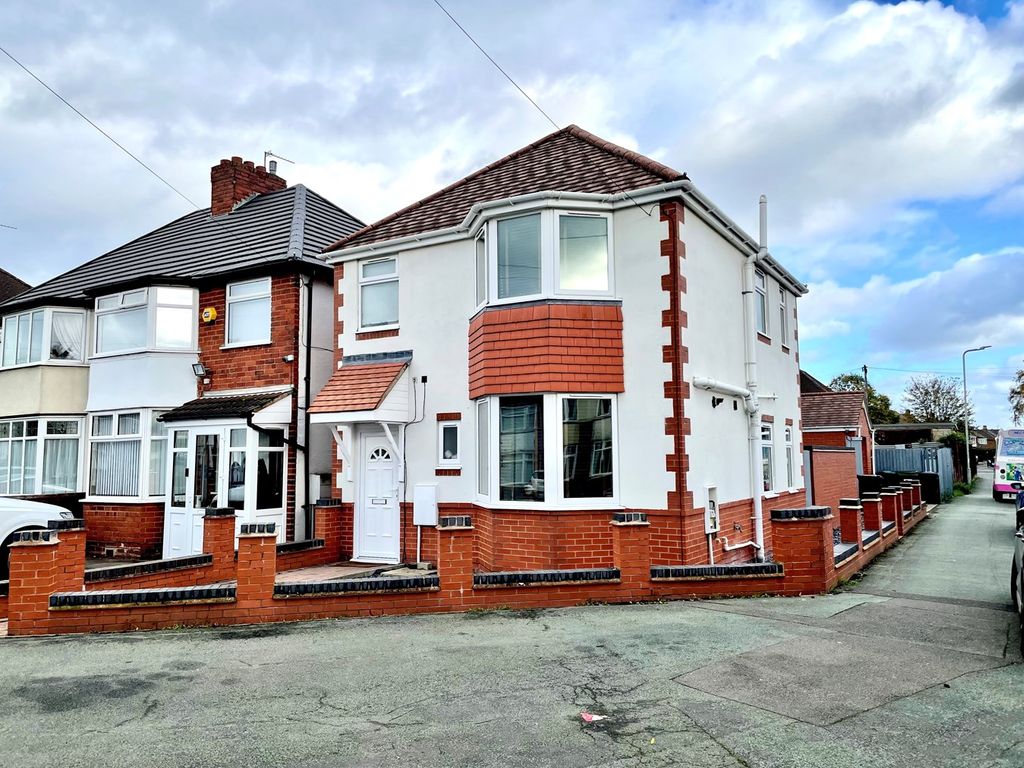 3 bed detached house for sale in Prestwood Avenue, Wednesfield, Wolverhampton WV11, £260,000