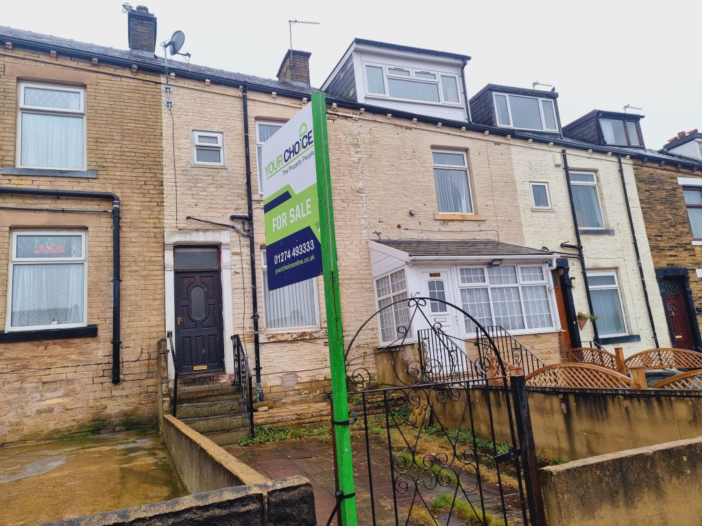 3 bed terraced house for sale in Kensington Street, Bradford BD8, £150,000