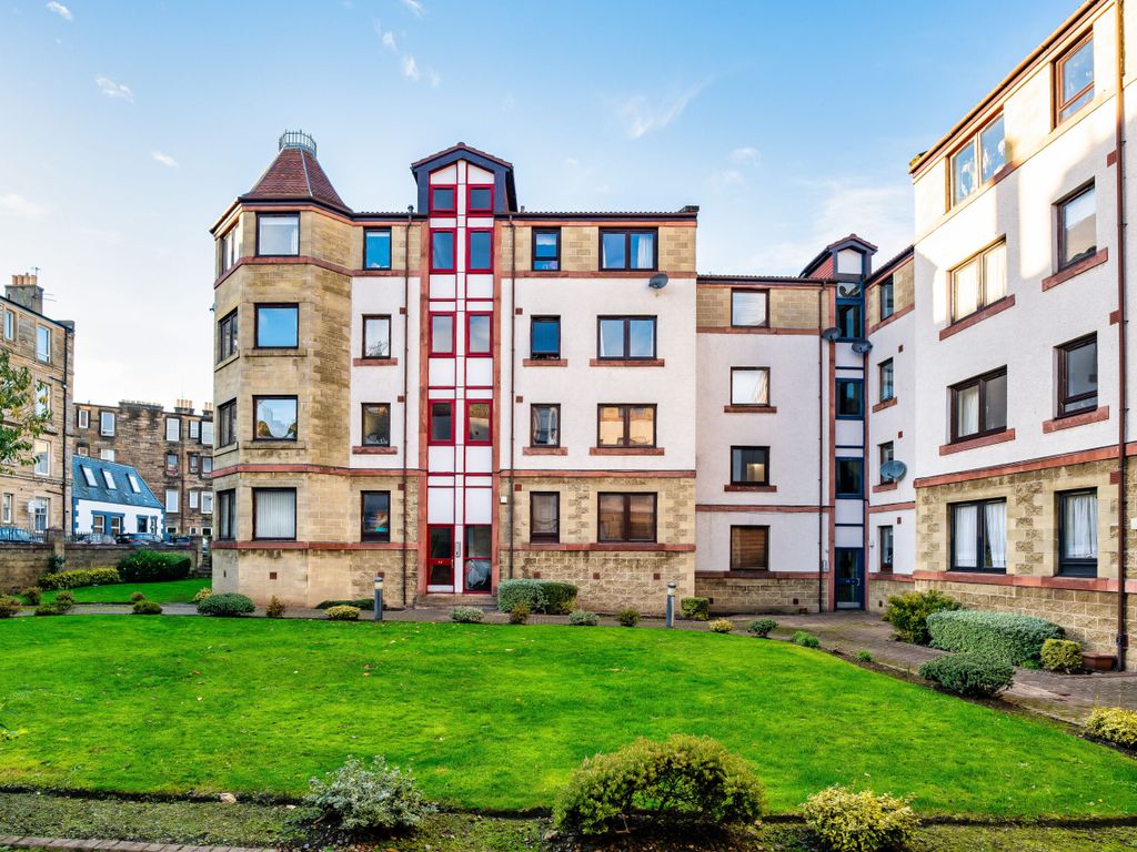 1 bed flat for sale in 23/4 Dalgety Road, Meadowbank EH7, £180,000