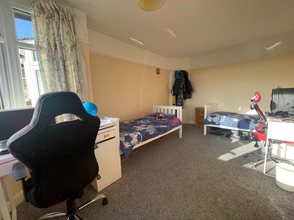 3 bed terraced house to rent in Luton, Bedfordshire, Luton, Bedfordshire LU2, £1,500 pcm