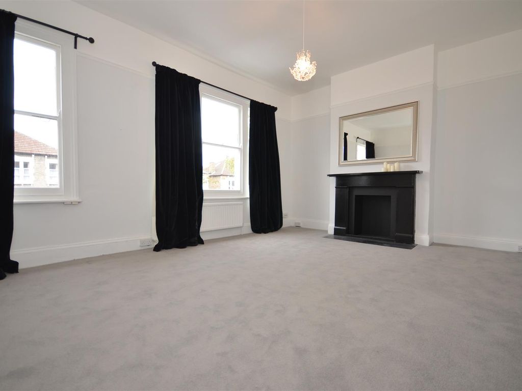 2 bed flat to rent in Whittington Road, London N22, £2,000 pcm