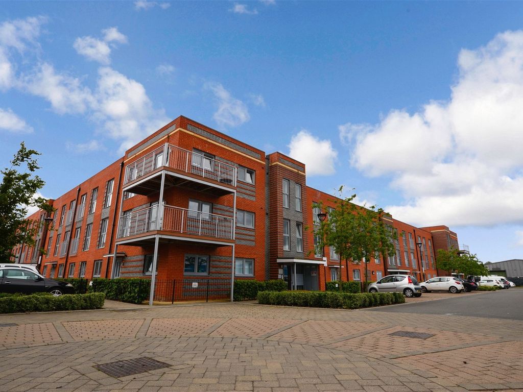 2 bed flat for sale in Ashcombe House, Meridian Way, Southampton SO14, £200,000